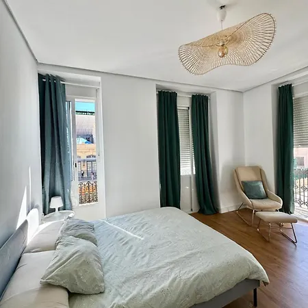 Apartament Vlc Center 4 *